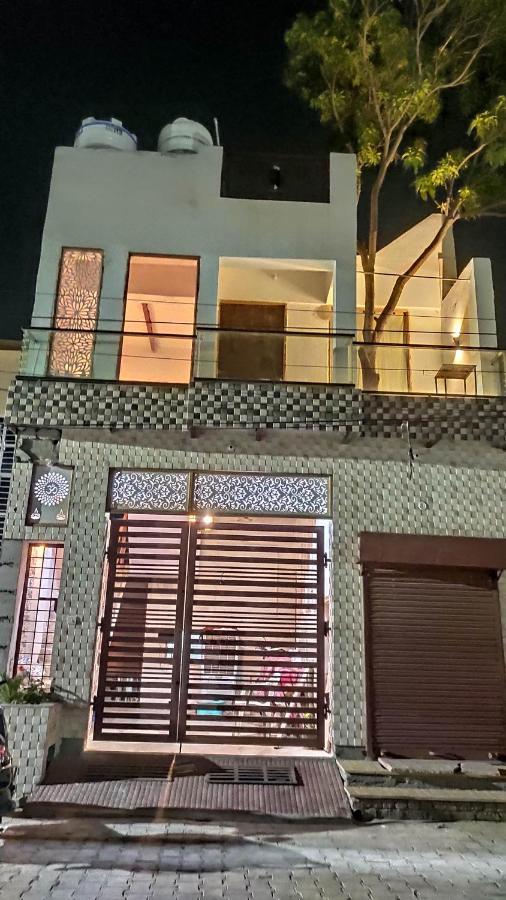 Ira Homestay Mathura - Divine Spiritual Stay Екстер'єр фото