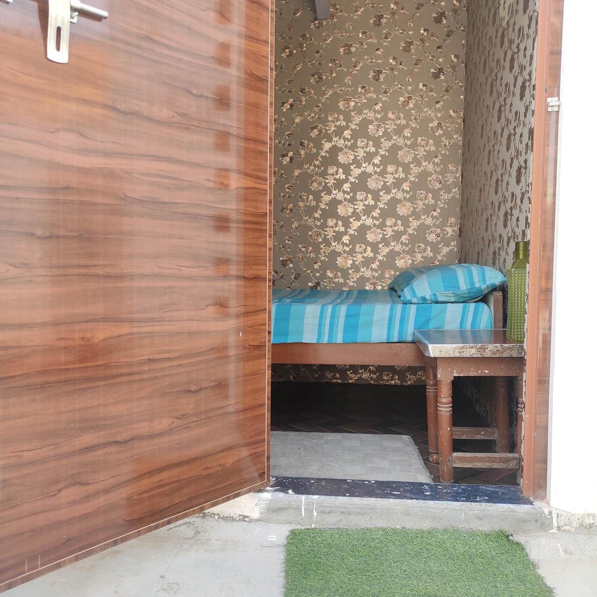 Ira Homestay Mathura - Divine Spiritual Stay Номер фото